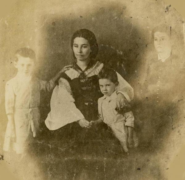 Szendrey Júlia gyermekeivel