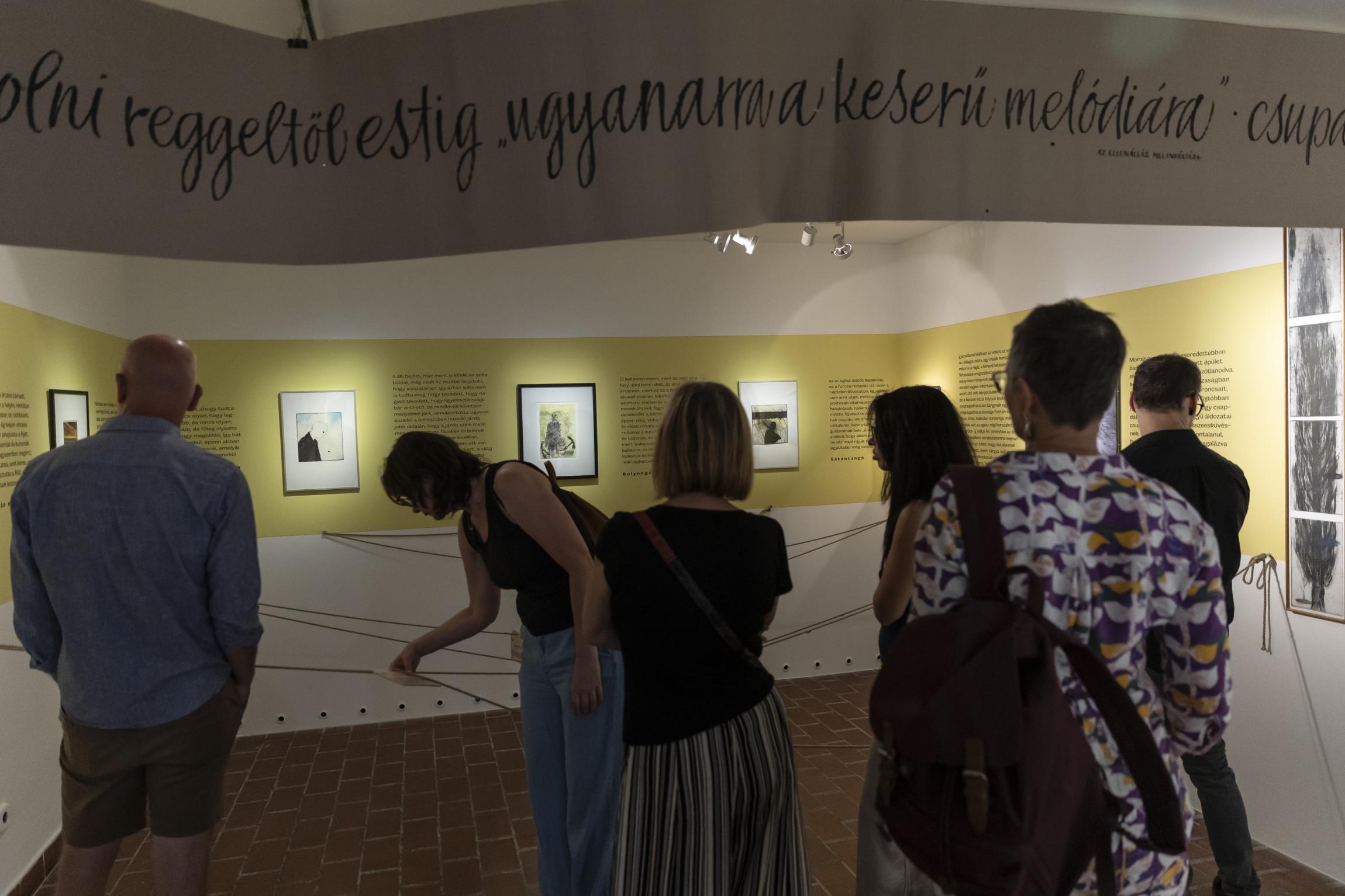 Útvesztőként megidézett mondatok