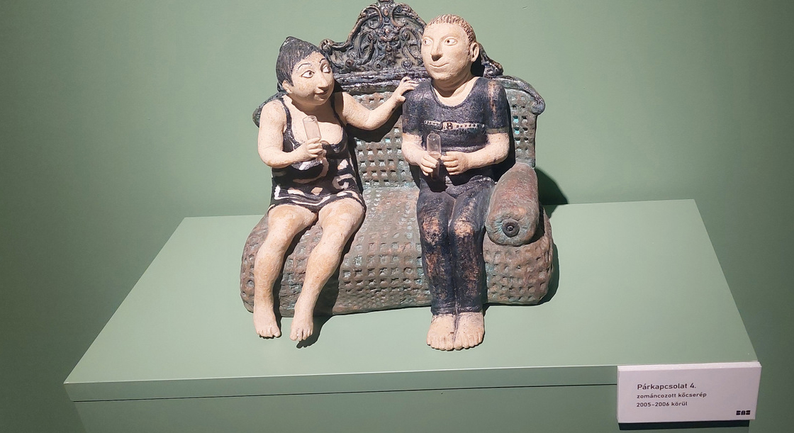 Az esendőség dicsérete – Karnevál a pince mélyén