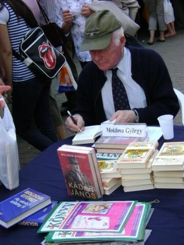 A Mester dedikál...