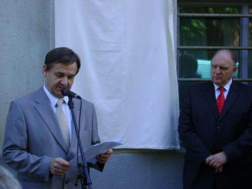 Aztán Vasy Géza irodalomtörténész