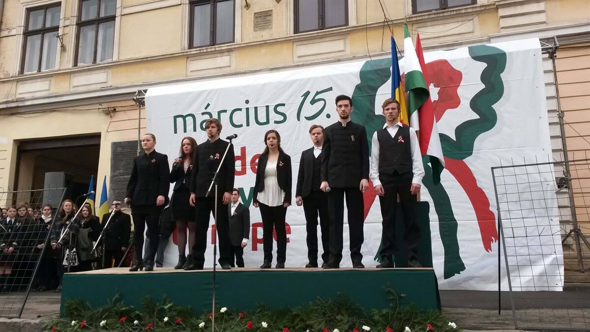 Kolozsvár nemzeti színekben