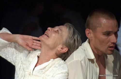 „Szarvas áll a hold-habokban”