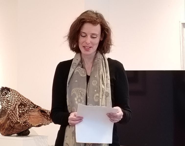 A háttérben állás ethosza