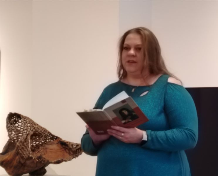 A háttérben állás ethosza