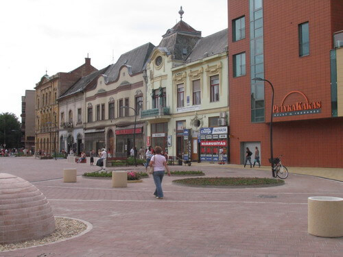 A tér - még csupaszon