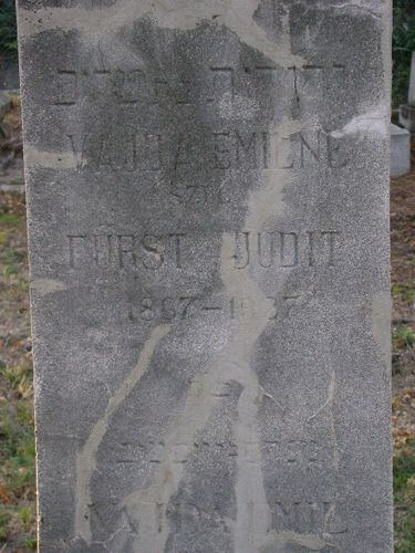 A Vajda-szülők sírköve