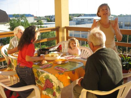 Ebből az étteremből, pedig beültettek a sarokba...