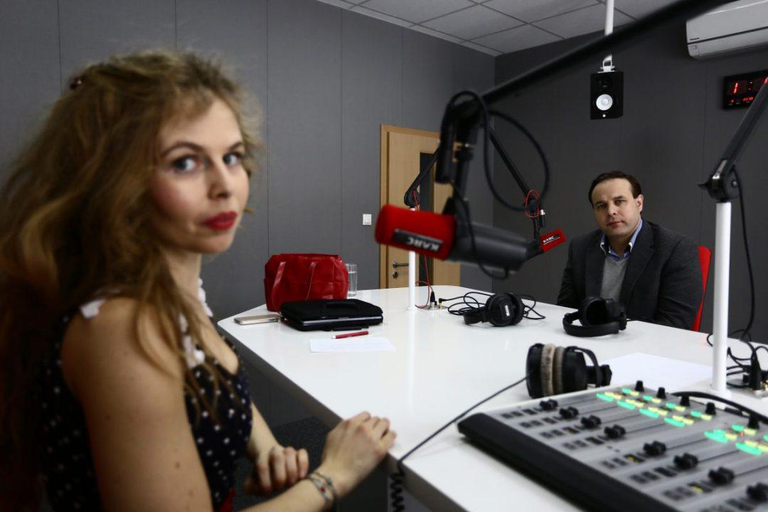 A Karc FM stúdiójában Bagi Ivánnal