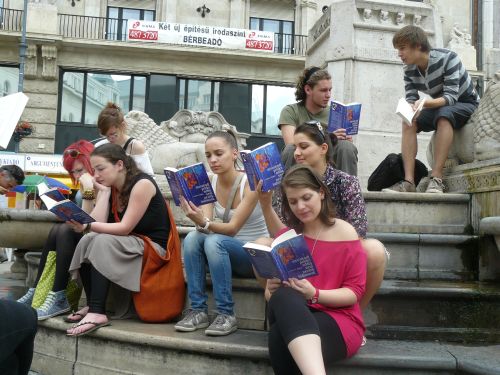fiatal_olvasok_0.jpg