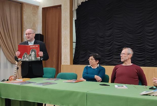 Aracs, Irodalmi Jelen, Szeged – Folyóiratok egymás szomszédságában